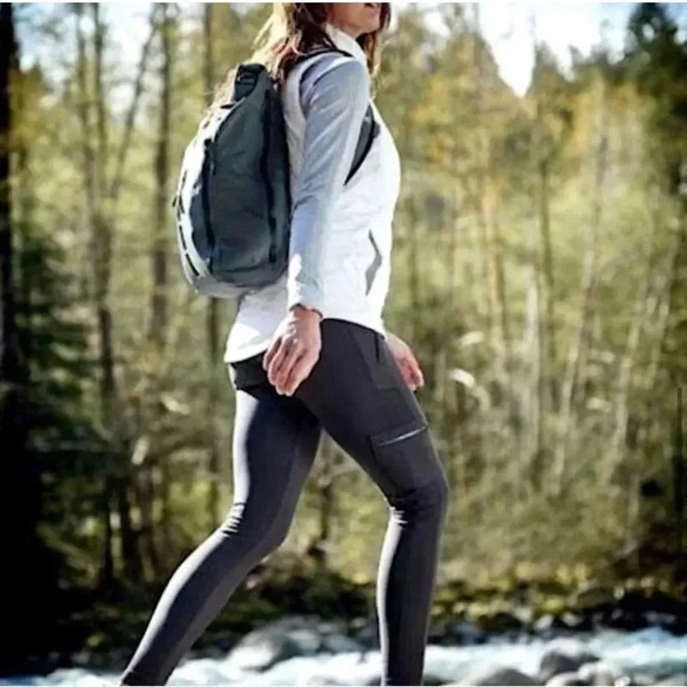 Athleta Headlands Hybrid Cargo Pants in Black Size 4 - Picture 3 of 16